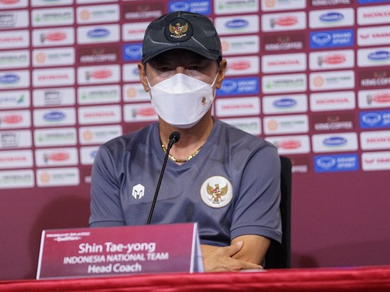 Hết đổ lỗi cho trọng tài, HLV Indonesia lại lên mạng bóng gió mỉa mai ĐT Việt Nam