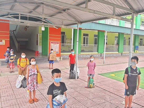 Cách ly tập trung 30 học sinh tiểu học ở Hà Tĩnh: Hầu hết các cháu phải đi một mình