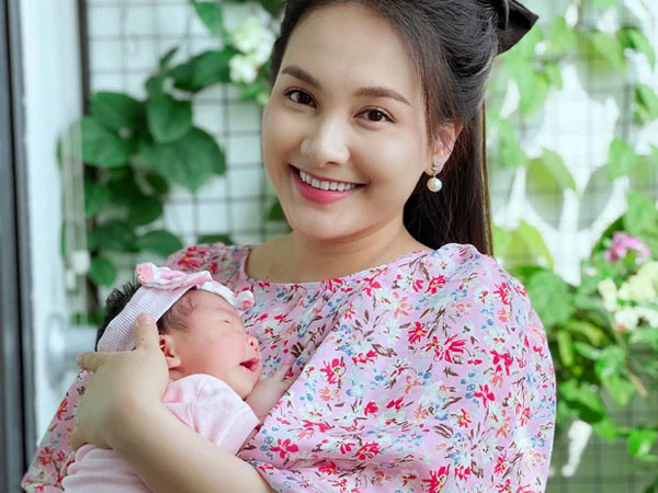 Bảo Thanh lần đầu hé lộ dung nhan con gái, kể lại hành trình 9 tháng 10 ngày mang thai trọn mùa dịch Covid-19