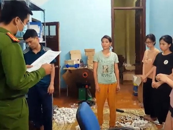 Phát hiện đường dây sản xuất gần 1 tấn mỹ phẩm giả tại Hà Nội