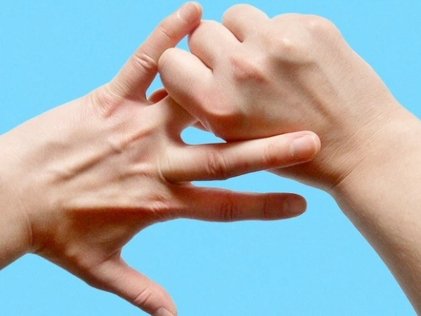 Vì sao việc điều khiển ngón áp út lại khó đến vậy?