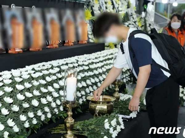 Vụ tòa nhà 5 tầng đổ sập đè nát xe buýt: Không khí đau thương tại nhà tang lễ, người cha bị thương, may mắn sống sót không biết con gái đã qua đời