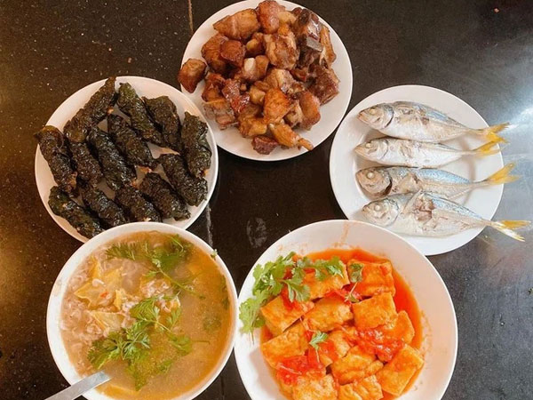 Hội cầu thủ Việt thật khéo chọn nửa kia, đẹp mà đảm thế này thì đỉnh!