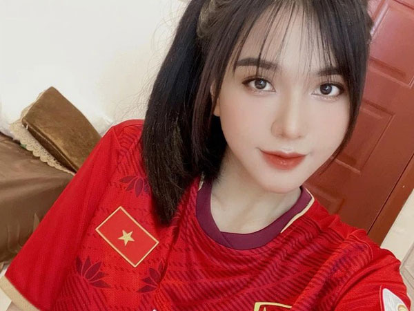 Bạn gái của cầu thủ Hoàng Đức xinh quá, visual xịn xò đến body cũng nuột nà quá cơ