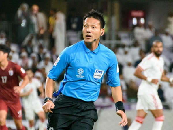 Trọng tài Nhật Bản cầm còi trận Việt Nam vs Malaysia chia sẻ xúc động: Những quyết định sai lầm, cả đời tôi cũng không quên