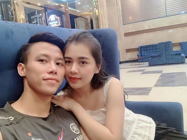 'Tiên tri' như vợ Quế Ngọc Hải đưa ra dự đoán trận đấu đúng không trật nhịp nào, đợi đến khi chồng ghi bàn là vào 'đánh dấu chờ thưởng' ngay!