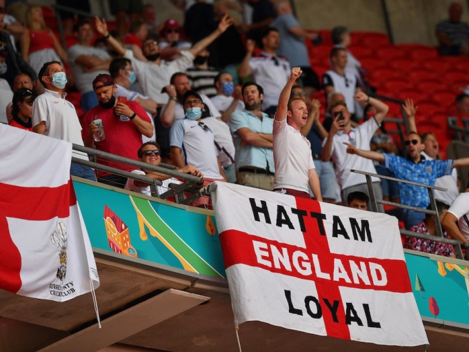 Một CĐV chấn thương nặng do rơi khỏi khán đài sân Wembley khi trận Anh vs Croatia đang diễn ra
