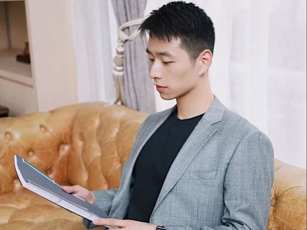 Bị điều xuống làm lễ tân với mức lương 72,6 triệu/tháng, sếp nam bất mãn khởi kiện công ty nhưng lại bị kiện ngược, phán quyết của Toà án khiến dân tình trầm trồ