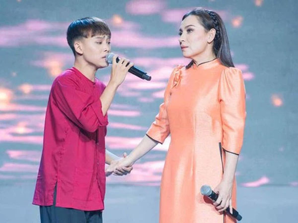 Một bầu show hội chợ hé lộ: Phi Nhung biết giá cát-xê của mình, từ khi có Hồ Văn Cường còn tăng giá từ 60 triệu lên 90 triệu?