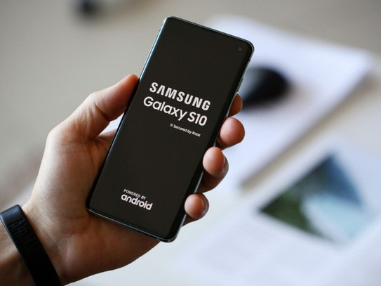 Hacker có thể khai thác các ứng dụng cài đặt sẵn trên smartphone Samsung để tấn công người dùng