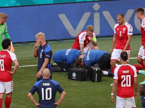 Sự cố Eriksen phơi bày bản chất của UEFA