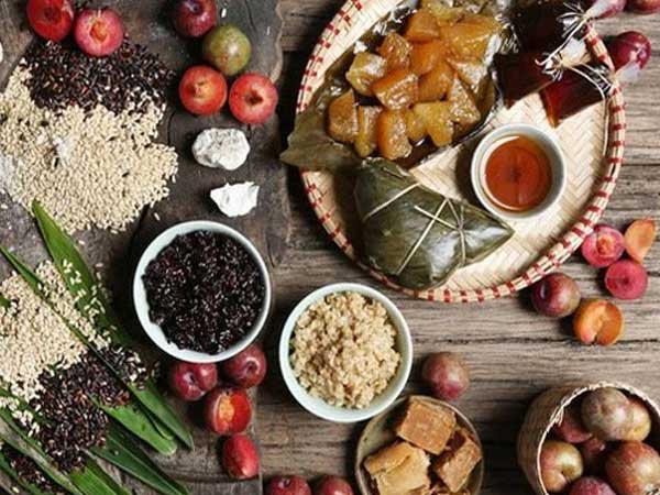 Mâm lễ Tết Đoan Ngọ kết hoa quý giá tiền triệu, cửa hàng vẫn bán 500 suất