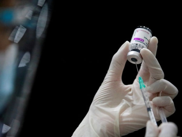 Người dân Thái nghi ngờ có sự can thiệp chính trị trong việc phân bổ vaccine