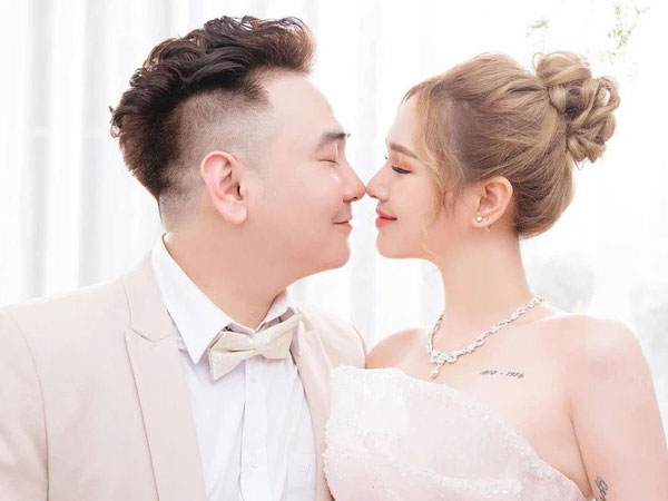 Vợ streamer giàu nhất VN: Quậy phá, nghỉ học cấp 3, đi cắt móng tay thuê giá 10 ngàn đồng