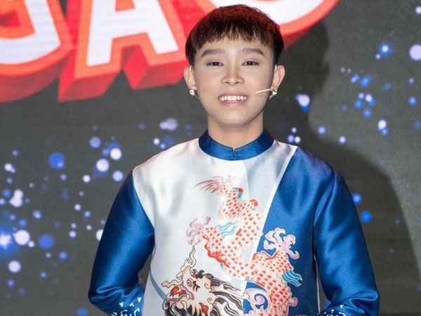 Rộ tin FC đang không liên lạc được với Hồ Văn Cường: Nam ca sĩ bị thu điện thoại nhưng FB vẫn đi xin vote 5 sao cho nhà hàng Phi Nhung?