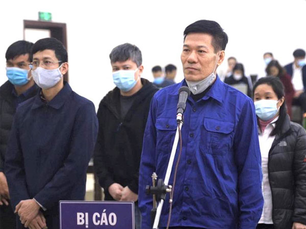 Nguyên giám đốc CDC nâng khống giá máy xét nghiệm Covid-19 xin giảm án