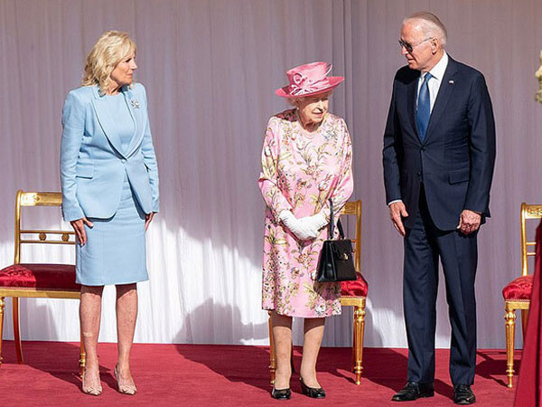 Tổng thống Mỹ Biden tiếp tục phá vỡ quy tắc hoàng gia