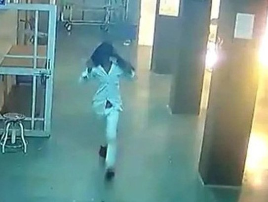 Người đàn ông bị 'đối thủ' vào tận bệnh viện phóng hỏa thiêu sống