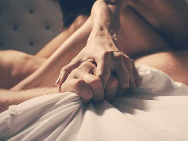 Chỉ với chút sức lực mà cô vợ vẫn khiến ông xã tràn trề khoái cảm khi 'yêu' cùng bài học 'hồi xuân' cho chồng cực đỉnh