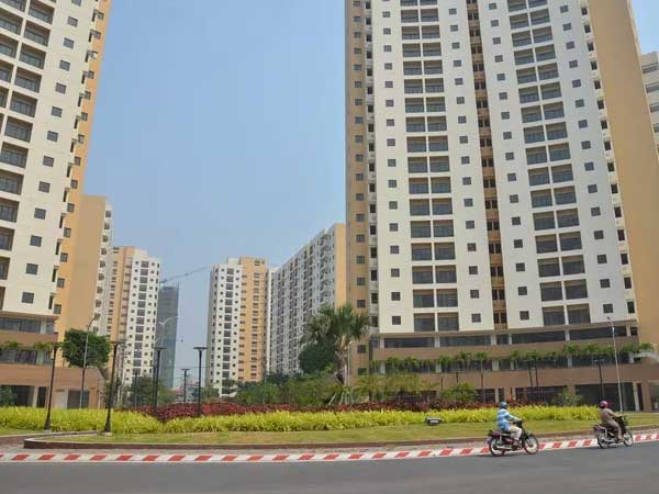 Sau sốt đất, tiền chảy vào nhà phố và căn hộ?