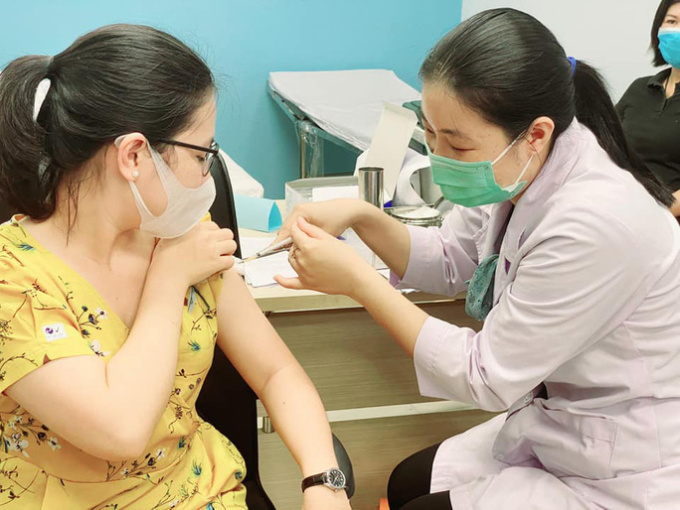 NÓNG: TP HCM xin Thủ tướng được chủ động tìm nguồn vắc-xin Covid-19