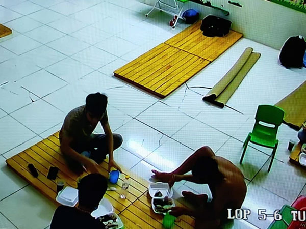 Đang đi cách ly tập trung, 3 người đàn ông vẫn tụ tập uống rượu