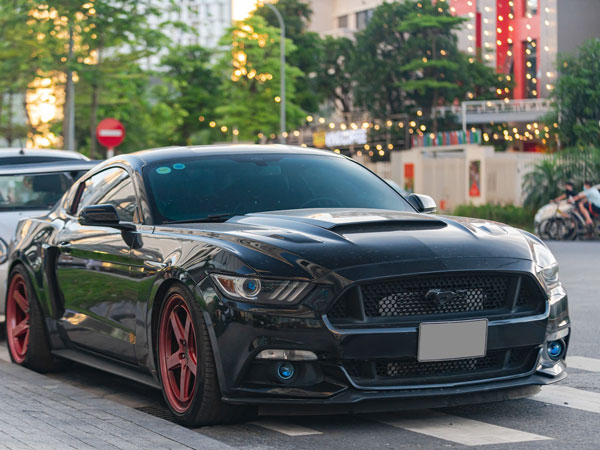 Bắt gặp Ford Mustang GT độ độc của dân chơi Hà Thành: Công suất mạnh hơn cả Lamborghini Aventador