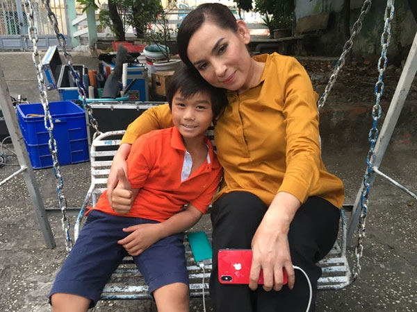 Bố 1 diễn viên nhí 'bóc trần' con người thật của Phi Nhung khi làm việc, chi tiết liên quan Hồ Văn Cường và tiền cát xê gây chú ý