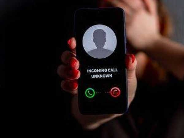 Nữ sinh viên Đà Nẵng bị lừa hơn 800 triệu vì nghe lời CSGT 'dỏm'