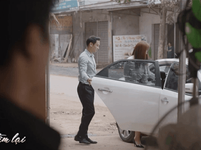Mùa hoa tìm lại tập 11: Đồng ghen khi thấy Lệ xe hơi cùng Việt, Hoàn vẫn bị Tuyết 'khinh như mẻ' dù cố bày trò lãng mạn lấy lòng