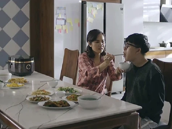 Hãy nói lời yêu tập 19: My khiếp hãi nhìn bà Hoài ép Minh ăn như 'nhồi vịt', Duy buồn vì Tú xin nghỉ việc