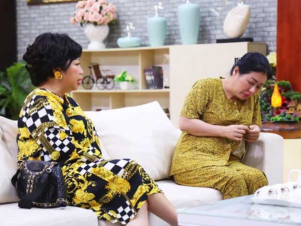 Mẹ chồng cư xử bạc như nước lã, mẹ đẻ lẳng lặng 'ra chiêu' khiến sui gia phải chắp tay xin lỗi