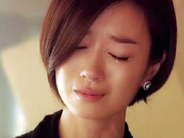 Chồng gọi điện bắt tôi sang tên cuốn sổ tiết kiệm 4 tỷ cho mẹ chồng đứng tên, tôi choáng váng khi biết lý do phía sau
