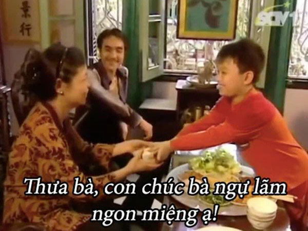 'Cậu bé mời cơm mất 15 phút' gây sốt ngày ấy trên ti vi giờ đã lịch lãm đẹp trai thế này, bảng thành tích học tập khiến bao người ngưỡng mộ