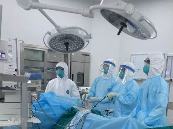 Một nhân viên LHQ mắc Covid-19 được đưa đến Việt Nam điều trị khẩn cấp bằng máy bay riêng
