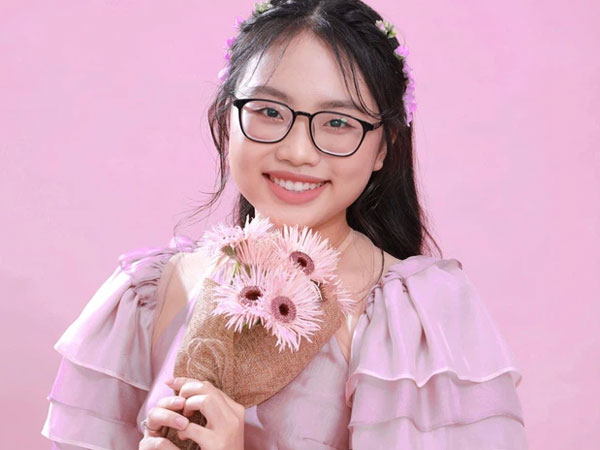 Phương Mỹ Chi: Cô bé sống ở nhà cấp 4 cùng gia đình 14 người, hát đám ma giá 100 nghìn đến sao nhí đổi đời sau giải tiền tỷ