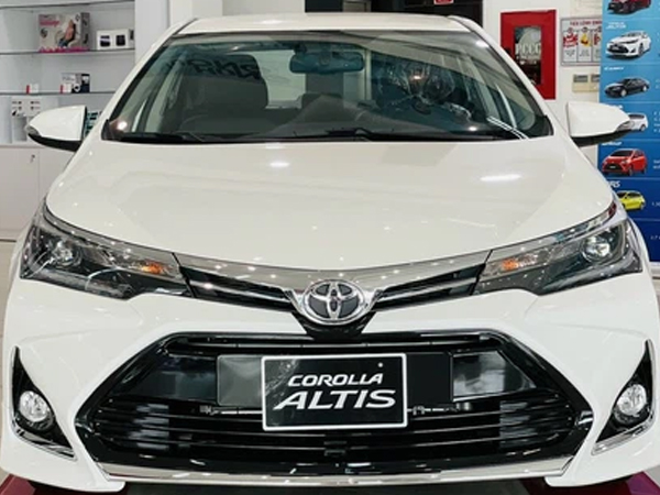 Loạt sedan hạng C giảm giá mạnh chờ ngày 'thay máu' tại Việt Nam: Corolla Altis giảm nhiều nhất, Cerato rẻ nhất dưới 500 triệu