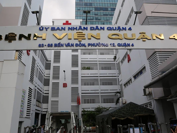 ẢNH: Bệnh viện quận 4 tạm ngừng tiếp nhận bệnh nhân do phát hiện ca dương tính SARS-CoV-2 từng đến chữa trị
