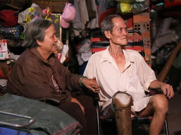 Chuyện tình đáng ngưỡng mộ của cặp vợ chồng U80, quen nhau từ lúc lên 5 tuổi