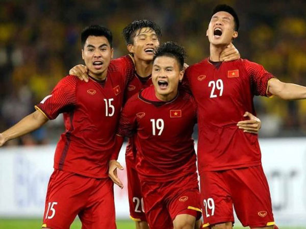 Đội tuyển Việt Nam vào đề thi tiếng Anh, đọc nội dung siêu lầy khiến cả 'vựa muối' Đức Huy phải share liền lên trang cá nhân
