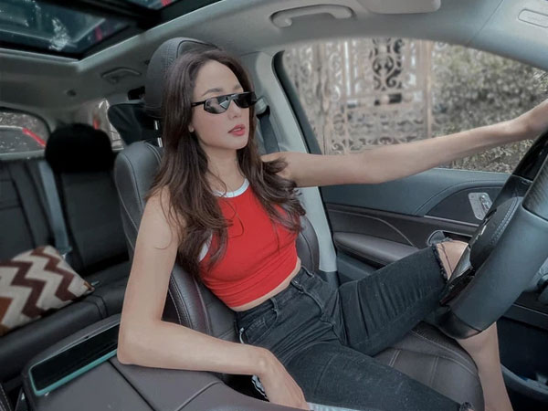 Bị 'đá xéo' chuyện chấp nhận lấy chồng già vì ham tiền, Minh Hằng đáp trả một câu khiến antifan tắt điện'