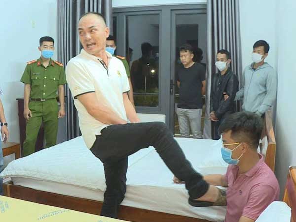 Nợ hơn 4 tỷ đồng, người đàn ông bị đánh đập, dọa đưa ra nước ngoài giết, bán thận