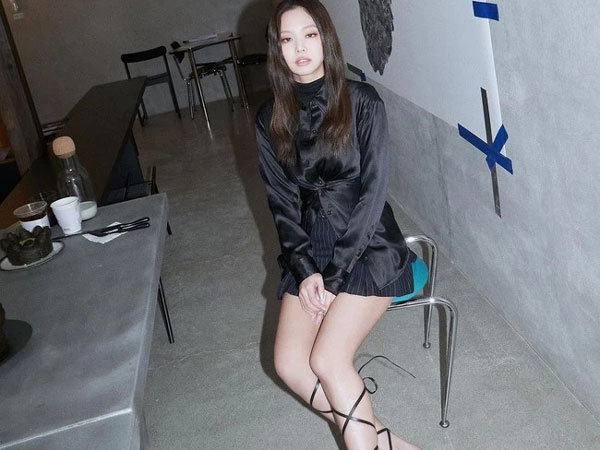 Kiểu sandal 'rối ren' này tưởng đã lỗi mốt nhưng nếu biết chọn, trông bạn sẽ nuột nà như các mỹ nhân Hàn