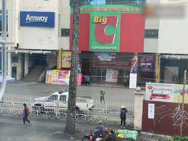 Người dân đang mua sắm thì siêu thị Big C quận 10 bất ngờ phong toả vì một ca dương tính từng đến đây