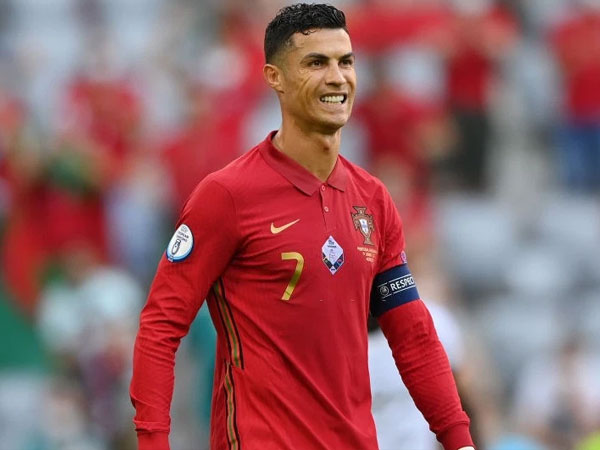 Ronaldo ghi bàn mang tính lịch sử, Bồ Đào Nha vẫn thua tan nát trước Đức