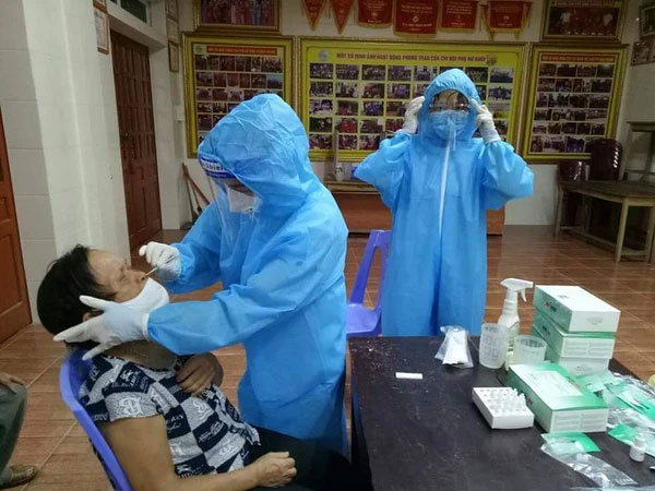 Nghệ An: Phát hiện 8 mẫu dương tính với virus SARS-CoV-2 trong quá trình test nhanh