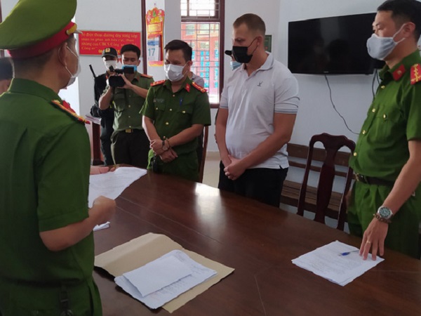 Đà Nẵng: Người đàn ông quốc tịch Đức sống ở chung cư cao cấp chuyên 'đá xế'