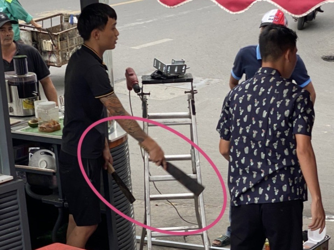 TP.HCM: Giang hồ ngang nhiên lao vào chém người ở toà nhà Labonita