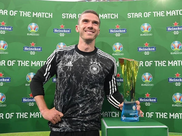 Tiền vệ tuyển Đức có màn trả thù ngọt ngào với Ronaldo sau trận thắng tuyển Bồ