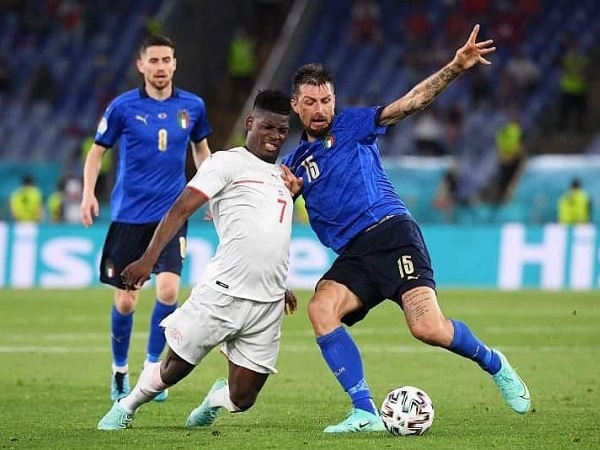 Italia-Xứ Wales: Cú bắt tay lịch sử